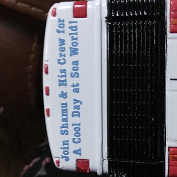 VTG SeaWorld Bus  Gorgi Classics - Picture 6 of 10